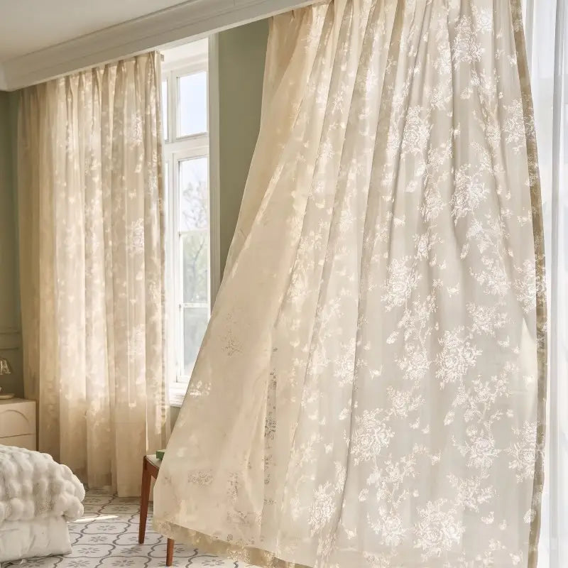 Franse vintage beige kanten vitrages met bloemenpatroon