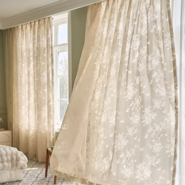 Franse vintage beige kanten vitrages met bloemenpatroon
