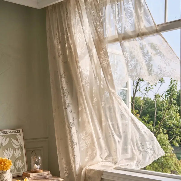 Franse vintage beige kanten vitrages met bloemenpatroon